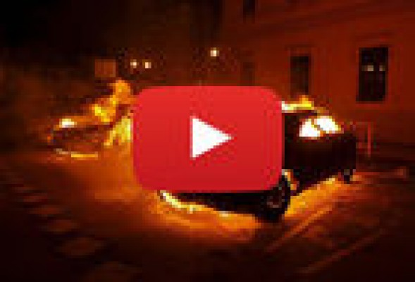 Así ardió la falla de Escif (con el coche de Rita Barberá)