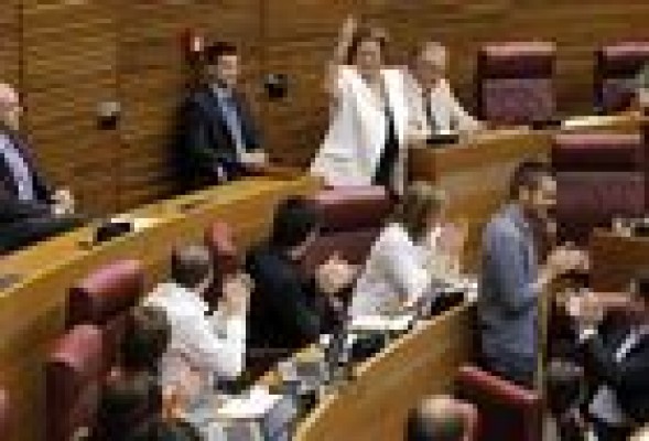 Les Corts despiden la legislatura con buenos deseos y destacando la importancia de la política