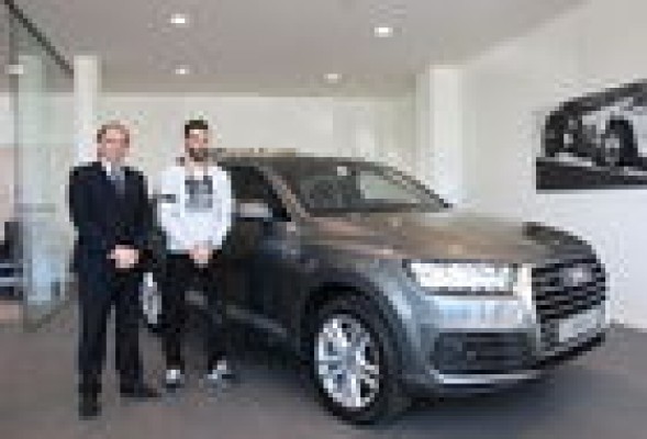 Negredo no quiso perderse el nuevo Audi Q7