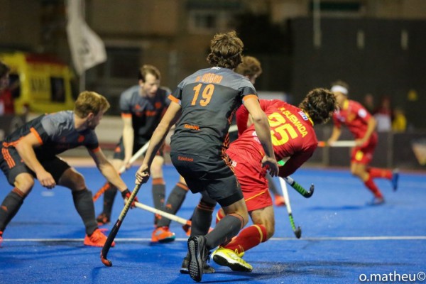 La solidez holandesa derrota a una combativa España