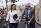 La 'startup' valenciana Closca tira de diseño para su segunda generación de cascos plegables para ciclistas urbanos
