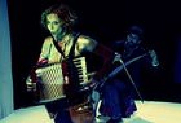 La cacharrería se eleva a arte sonoro en los escenarios teatrales