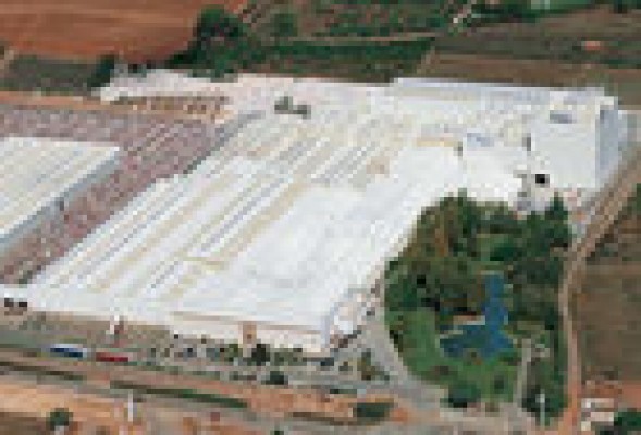 La crisis se cobra Tau Cerámica como última víctima, pero el comité de empresa confía en su viabilidad