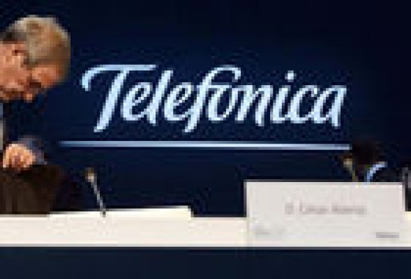 Telefónica se lanza a por los derechos del fútbol español 