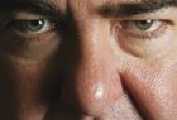 Carlos Bertomeu: el piloto de la nueva Air Nostrum, en portada de Plaza