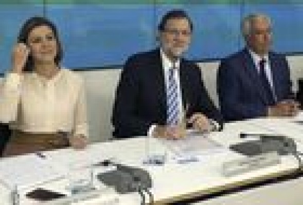 Rajoy da portazo a la crisis del PP defendiendo a Cospedal: 