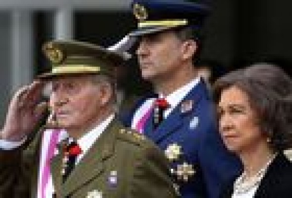 Los Reyes Felipe VI, doña Sofía y don Juan Carlos, propuestos para declarar por la defensa de Torres