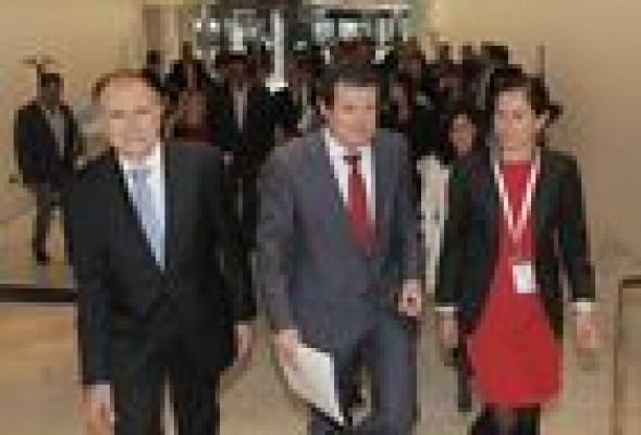Císcar planea potenciar el Puerto de Alicante con una zona franca y un cinturón de empresas tecnológicas