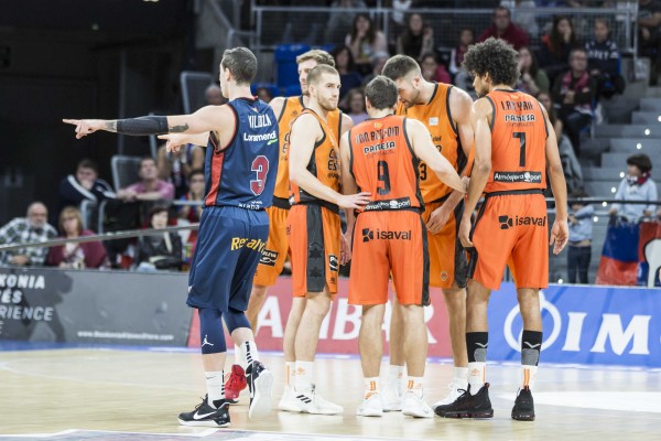 Desastre taronja en el Buesa Arena (77-56)