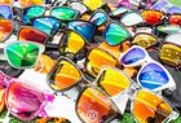 Hawkers, las gafas de sol que revolucionan el sector gracias a cuatro amigos de Elche