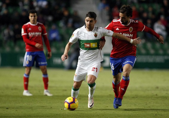 El Elche mantiene la distancia con la zona de peligro