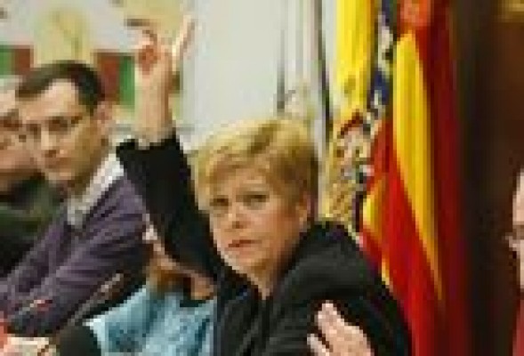 Milagrosa Martínez se niega a responder a la oposición en el pleno porque es 