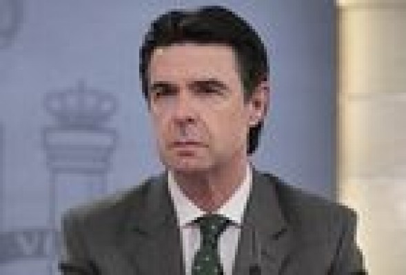 Industria levanta la moratoria a las renovables y saca a subasta instalar 700 MW de eólica y biomasa