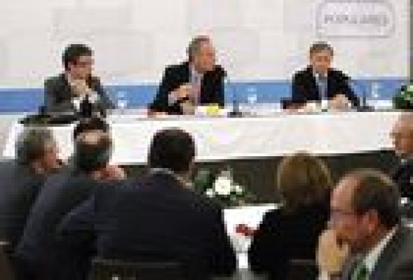Llegan las elecciones: el PP 'vende' la bajada del IRPF y del Impuesto de Sucesiones