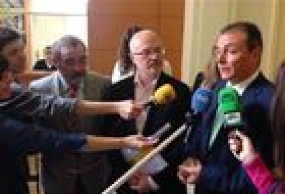 Empresarios y Podemos coinciden en la financiación y discrepan en el papel de las empresas