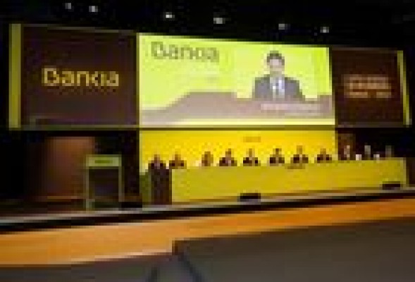 Accionistas y empleados de Bankia piden recuperar su dinero y mejorar sus condiciones