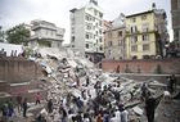 Más de 2.000 de muertos en Nepal por un terremoto