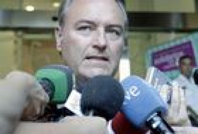 Fabra modifica su línea roja para acorralar a Rus: plantea apartarlo aunque no esté imputado