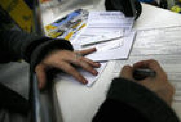 El Censo Electoral envía la documentación para votar desde el extranjero
