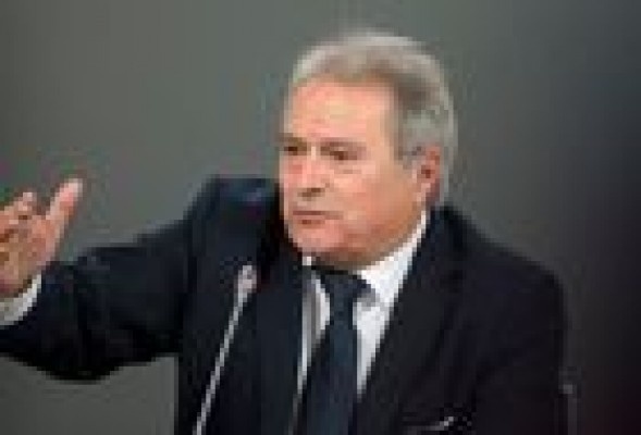 Rus asegura que continuará y dice ser 