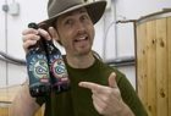 Conociendo a Robert Craig, el primo de 'Bond' que elabora cervezas artesanales en Valencia