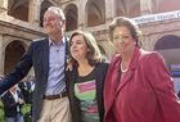 Sáenz de Santamaría y Monago apoyan a Fabra y defienden la baja de Rus del PP