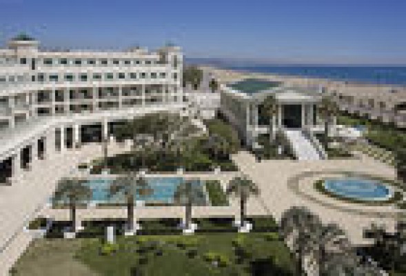 Domus Céntrica adquiere un palacio del Carmen para un nuevo hotel