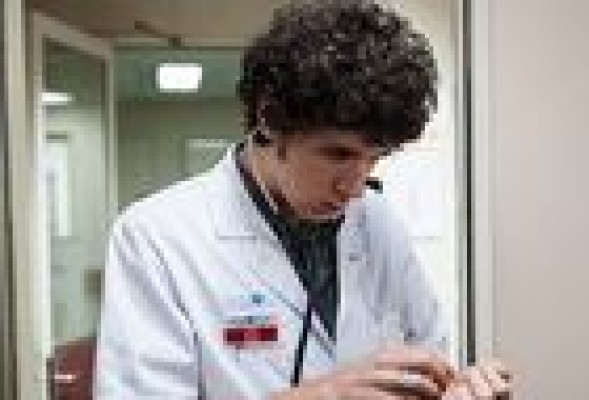 Estrenos de la semana: 'Hipócrates': La pérdida de la inocencia de un joven aprendiz de médico