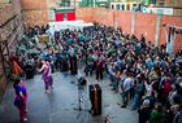 Las artes escénicas ya invaden el marítimo con el quinto Cabanyal Íntim 