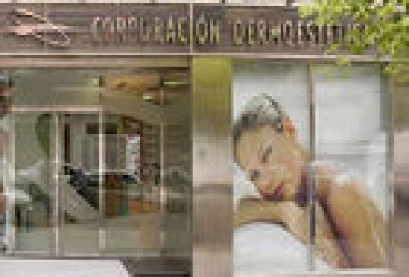 Dirección y sindicatos acuerdan el despido de los 296 trabajadores de Corporación Dermoestética por 3,8 millones de euros