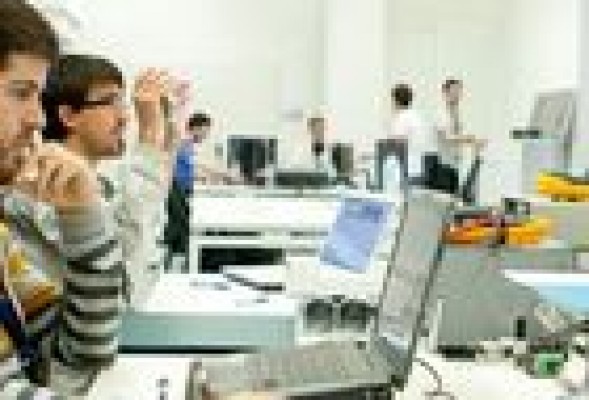 Emprendimiento en los programas electorales: de becas para Silicon Valley a oficinas del emprendedor