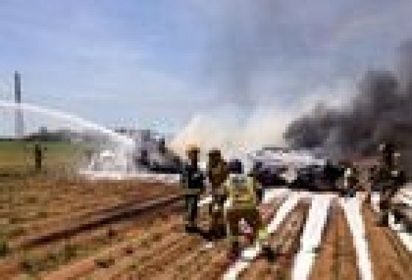 Al menos son tres los fallecidos en el accidente del avión militar en Sevilla
