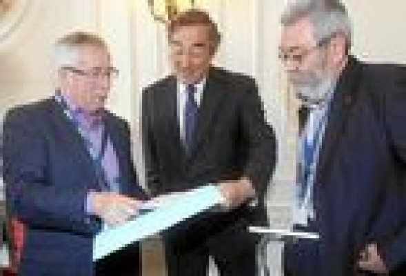 Patronal y sindicatos acuerdan una subida salarial del 1% para 2015 y del 1,5% para 2016
