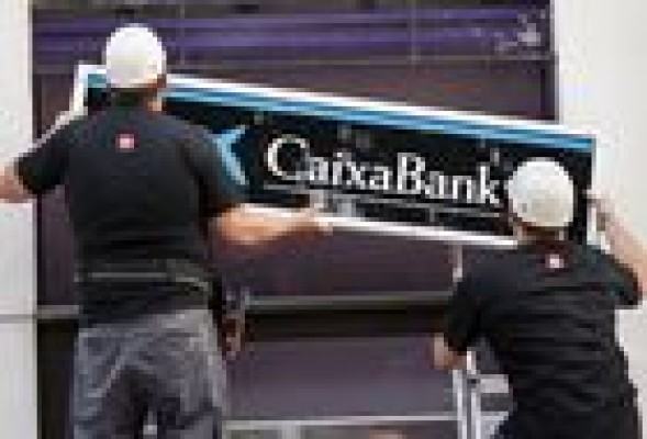 CaixaBank culmina la fusión con Barclays e inicia la integración operativa y de imagen