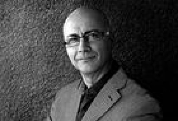 Apréndanse este nombre: Antonio Garrido, el escritor que triunfa en todo el mundo por fin lo hará en España