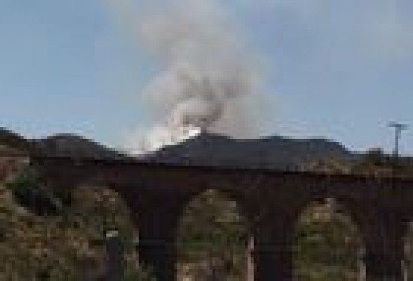 Un incendio descontrolado vuelve a quemar La Calderona 