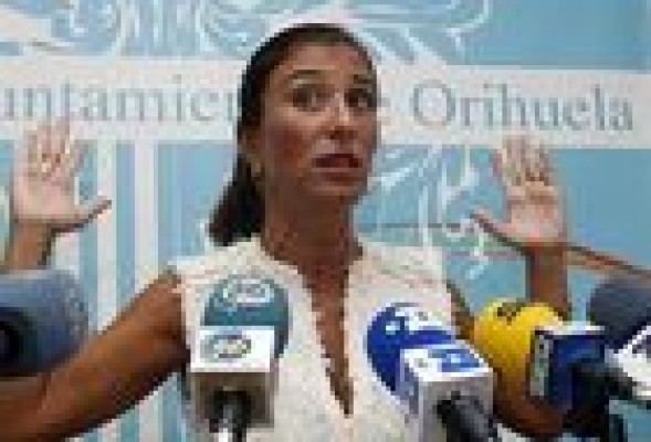Mónica Lorente rompe con el PP y arremete contra Císcar: 