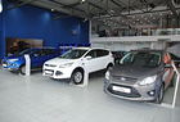 Los vicepresidentes ejecutivos de Ford Europa inauguran las instalaciones Ford Store de Vedat Mediterráneo