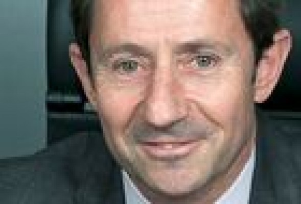 Javier González sustituye en la presidencia de Uralita a Javier Serratosa