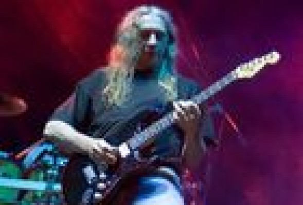  Rosendo, Kiko Veneno y Siniestro Total actuarán en Benidorm este año en el tercer Iberia Festival