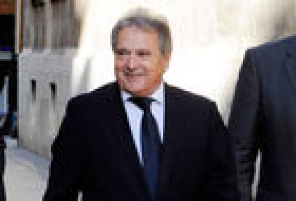 Xàtiva amanece con los carteles de Rus que anuncia que se mantiene como candidato a la Alcaldía