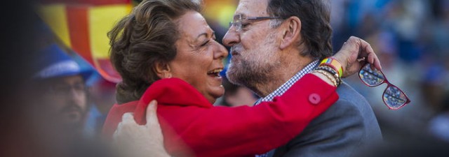 Rajoy se pone al lado de Barberá