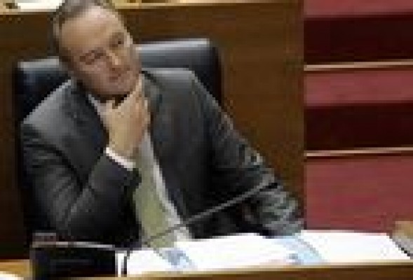 Fabra se reúne con los presidentes provinciales mientras medita su salida