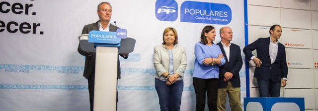Fabra dimite 'en diferido'