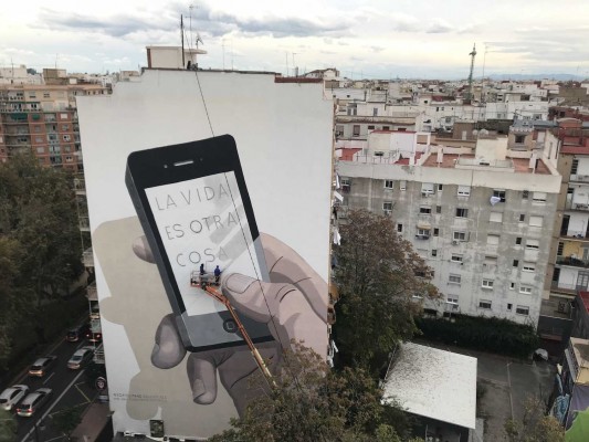 ‘La vida es otra cosa’: Escif explica su nuevo mural