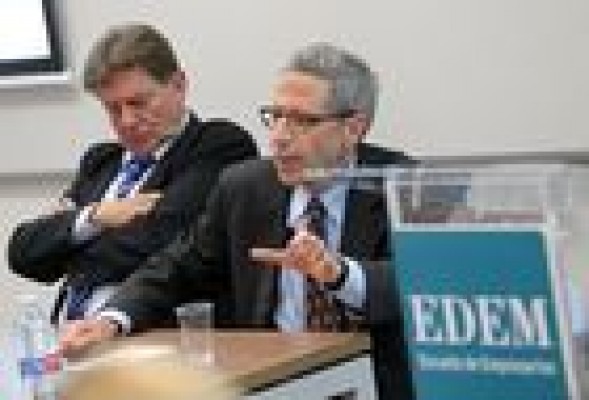 Los premios Nobel de Economía se 'cuelan' en las aulas valencianas