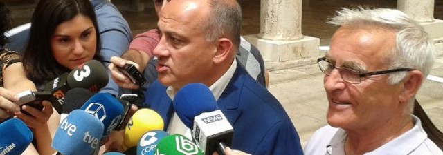 Ribó y Calabuig escenifican un pacto inminente en el ayuntamiento al margen de la lucha por la Generalitat