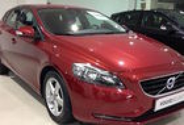 Volvo V40 Selekt, con pocos kilómetros,  por 17.900€