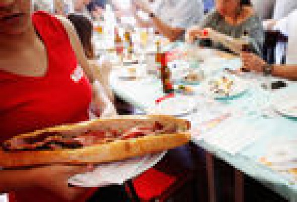 Los hosteleros ponen en valor el motor económico que supone el almuerzo para el sector