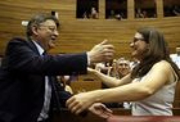 Puig y Oltra se abrazan en el inicio de las nuevas Corts, el 'gesto'